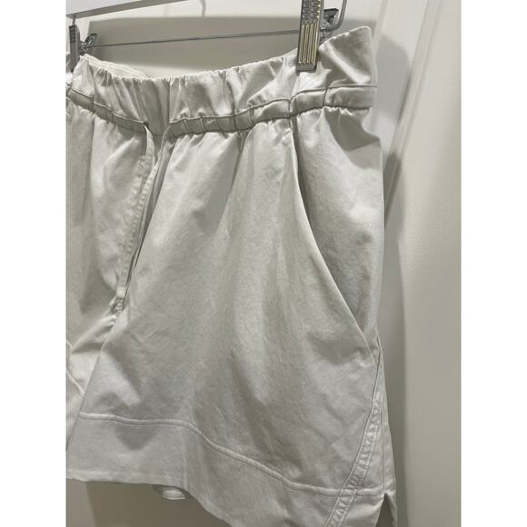 Lululemon Cinchable Waist HR White Woven Short 3.5" Relaxed Fit Sz L - Picture 5 of 10